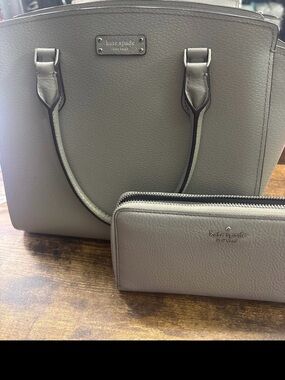 kate spade Gray Pebbled Leather Tote with nwot Matching Zip Wallet
